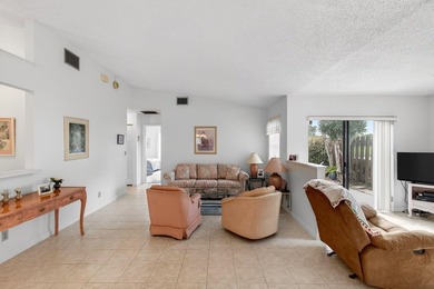 Welcome to this 2 bed 2 bath 55+ community. New roof. This villa - photo 18