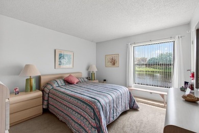 Welcome to this 2 bed 2 bath 55+ community. New roof. This villa - photo 21