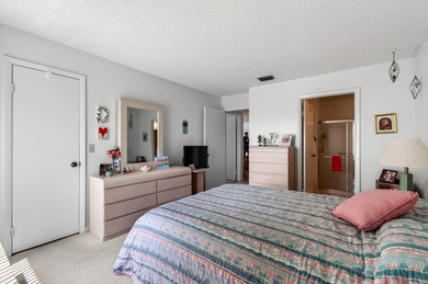 Welcome to this 2 bed 2 bath 55+ community. New roof. This villa - photo 22