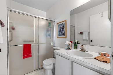 Welcome to this 2 bed 2 bath 55+ community. New roof. This villa - photo 25