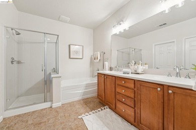 Modern Living in Marina Bay in this stylish and spacious - photo 28