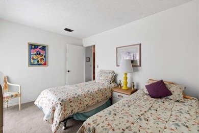 Welcome to this 2 bed 2 bath 55+ community. New roof. This villa - photo 31