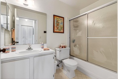 Welcome to this 2 bed 2 bath 55+ community. New roof. This villa - photo 32