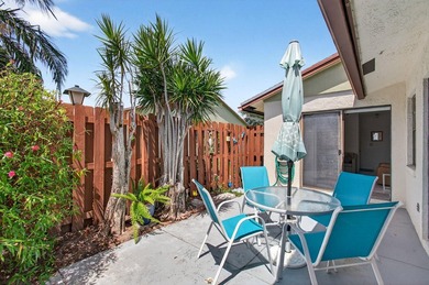 Welcome to this 2 bed 2 bath 55+ community. New roof. This villa - photo 37