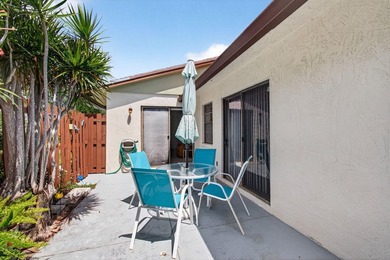 Welcome to this 2 bed 2 bath 55+ community. New roof. This villa - photo 39