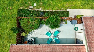 Welcome to this 2 bed 2 bath 55+ community. New roof. This villa - photo 40