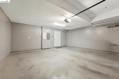 Modern Living in Marina Bay in this stylish and spacious - photo 42