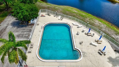 Welcome to this 2 bed 2 bath 55+ community. New roof. This villa - photo 44