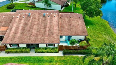 Welcome to this 2 bed 2 bath 55+ community. New roof. This villa - photo 46