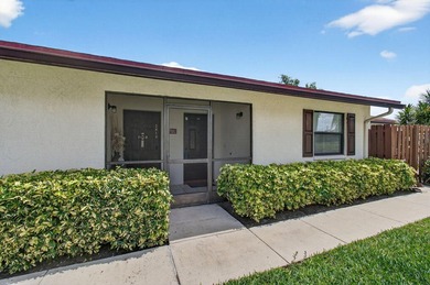Welcome to this 2 bed 2 bath 55+ community. New roof. This villa - photo 48