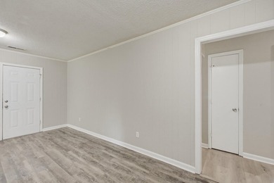 hree-bedroom, one-bath traditional-style home in Vista Park - photo 8