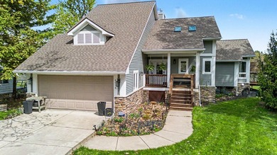 Move into this immaculate custom-built 3-bedroom, 2.5-bath, open - photo 2