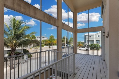 Extensively renovated CBS pool home in desirable Duck Key - photo 2