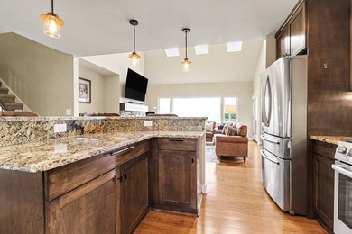 Move into this immaculate custom-built 3-bedroom, 2.5-bath, open - photo 8