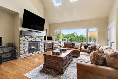 Move into this immaculate custom-built 3-bedroom, 2.5-bath, open - photo 10