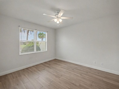 Welcome to this beautifully maintained 2-bedroom + den, 2-bath - photo 10