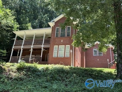 Southern Charm house w/large covered patio & balcony w/views of - photo 2