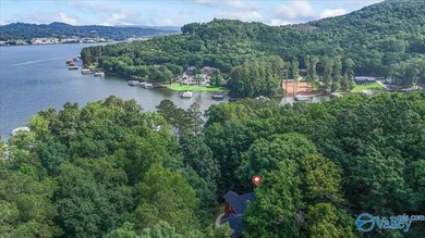 Southern Charm house w/large covered patio & balcony w/views of - photo 3