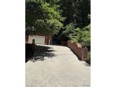 Southern Charm house w/large covered patio & balcony w/views of - photo 8