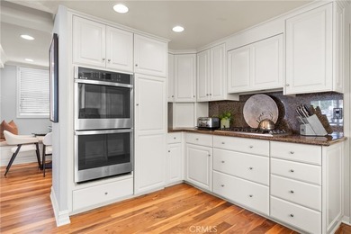 Located on the prestigious bayfront of Balboa Island, 1011 N - photo 12
