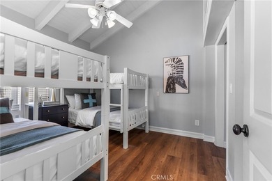Located on the prestigious bayfront of Balboa Island, 1011 N - photo 28