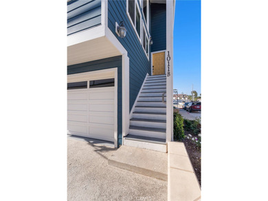 Located on the prestigious bayfront of Balboa Island, 1011 N - photo 31