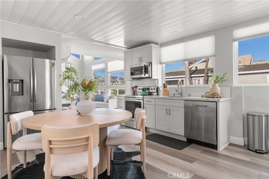 Located on the prestigious bayfront of Balboa Island, 1011 N - photo 35