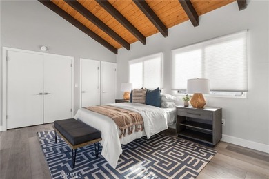 Located on the prestigious bayfront of Balboa Island, 1011 N - photo 38