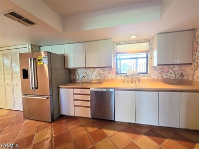 Enjoy panoramic unobstructed golf course & lake views with a - photo 8