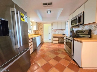 Enjoy panoramic unobstructed golf course & lake views with a - photo 9