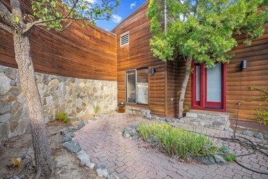 An exclusive hilltop retreat on a private gated driveway street - photo 13