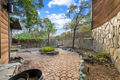 An exclusive hilltop retreat on a private gated driveway street - photo 14