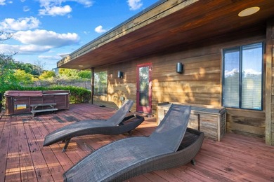 An exclusive hilltop retreat on a private gated driveway street - photo 15