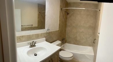 Welcome to easy Florida living in this bright, very clean - photo 15