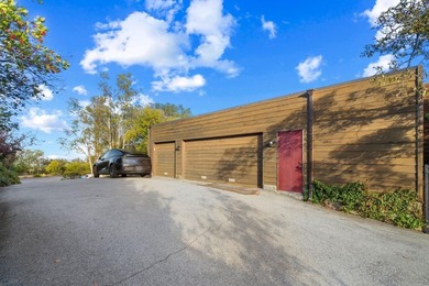 An exclusive hilltop retreat on a private gated driveway street - photo 16