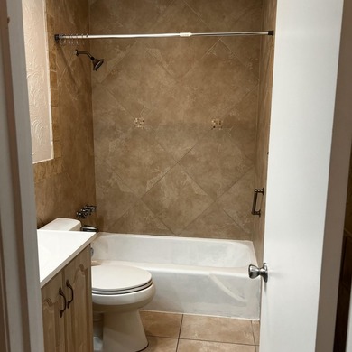 Welcome to easy Florida living in this bright, very clean - photo 16