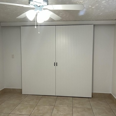 Welcome to easy Florida living in this bright, very clean - photo 17