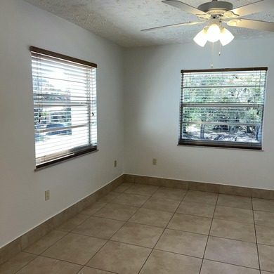 Welcome to easy Florida living in this bright, very clean - photo 18