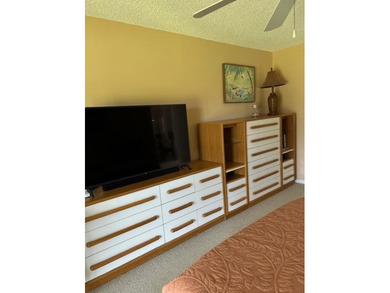 This a fantastic updated unit with 1 full bathroom and 1/2 bath - photo 20