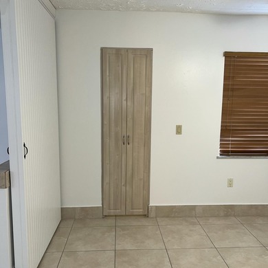 Welcome to easy Florida living in this bright, very clean - photo 21