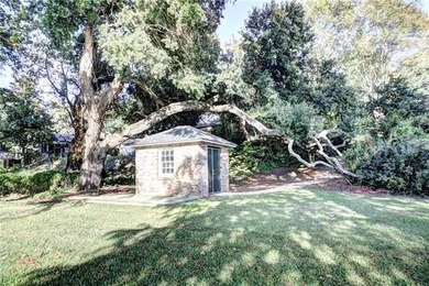 This rare offering showcases a stunning, high-end lakefront - photo 23