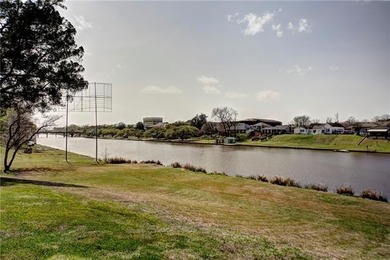 This rare offering showcases a stunning, high-end lakefront - photo 25