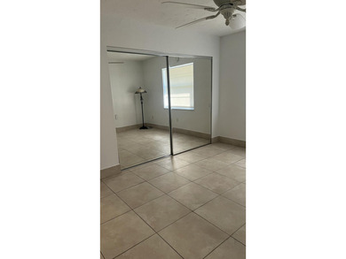 Welcome to easy Florida living in this bright, very clean - photo 25
