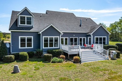 Large modern built home. 9 ft. ceilings with cathedral ceiling - photo 3
