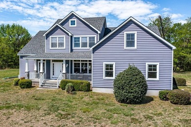 Large modern built home. 9 ft. ceilings with cathedral ceiling - photo 4