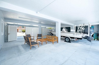 Coastal elegance meets the ultimate boating lifestyle in this - photo 5