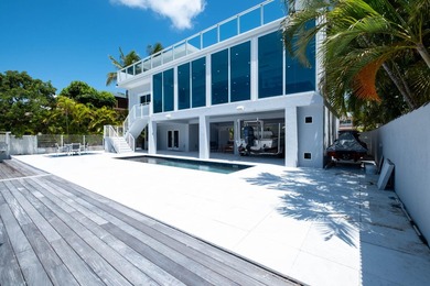 Coastal elegance meets the ultimate boating lifestyle in this - photo 9
