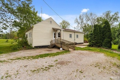 Situated on 1.28 acres in a country setting, this 3-bedroom - photo 1