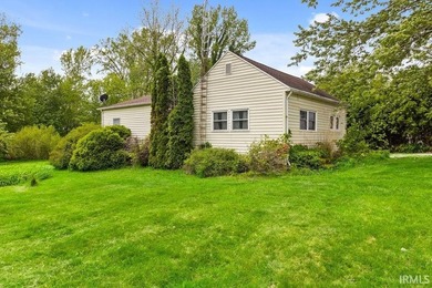 Situated on 1.28 acres in a country setting, this 3-bedroom - photo 3