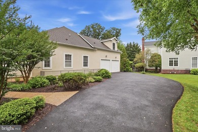 **AMAZING COMMUNITY/MOTIVATED SELLER** Discover this STUNNING - photo 3